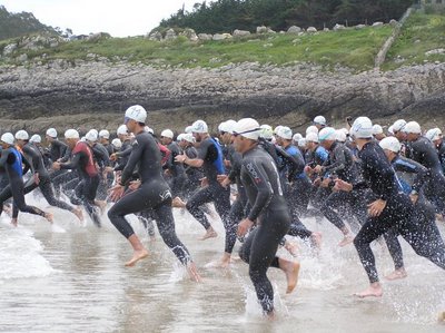 Ana Casares y Patxi Vila arrasan en el 1/2 Ironman de Buelna